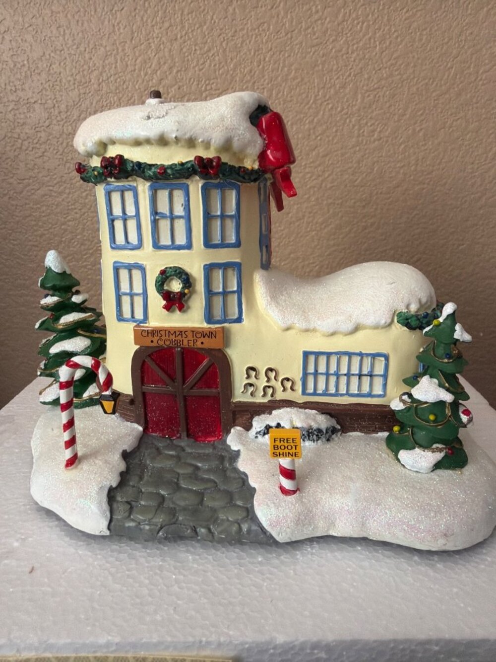 Hawthorne Village Rudolph Collection Christmas Town Cobbler NEW Vintage - Picture 3 of 17